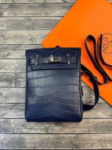 Сумка-слинг Hermes из кожи крокодила