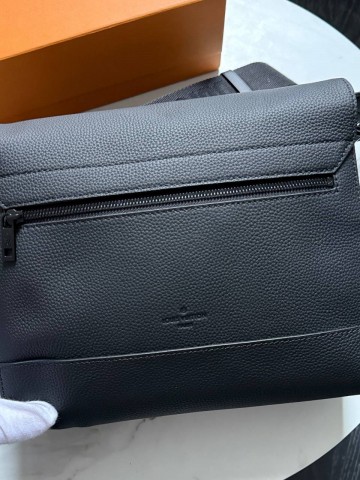 Сумка-мессенджер Louis Vuitton