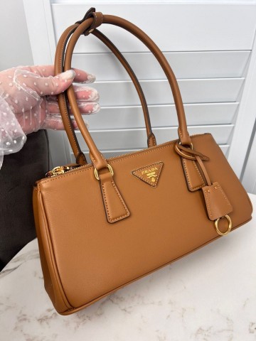 Сумка Prada