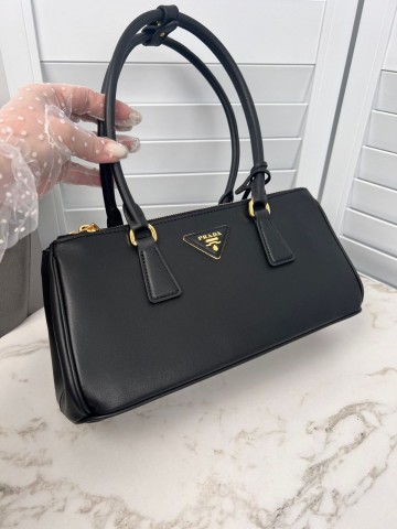 Сумка Prada