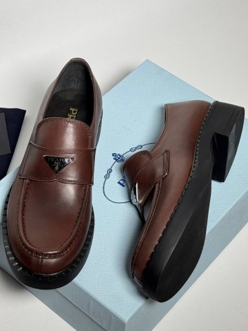 Лоферы Prada