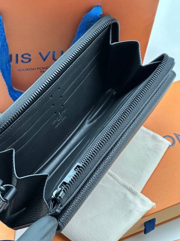 Клатч Louis Vuitton