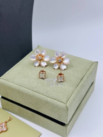 Серьги Van Cleef & Arpels