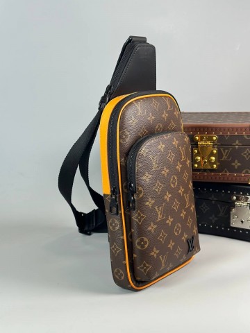 Сумка-слинг Louis Vuitton
