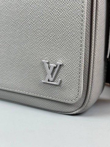 Сумка-мессенджер Louis Vuitton