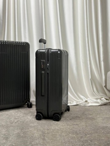 Чемодан Rimowa M