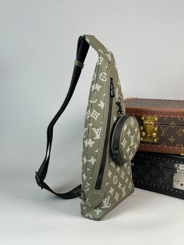 Сумка-слинг Louis Vuitton