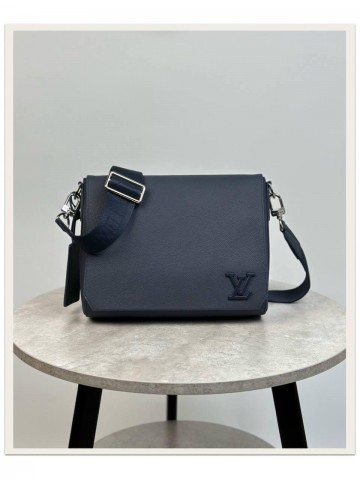 Сумка-мессенджер Louis Vuitton