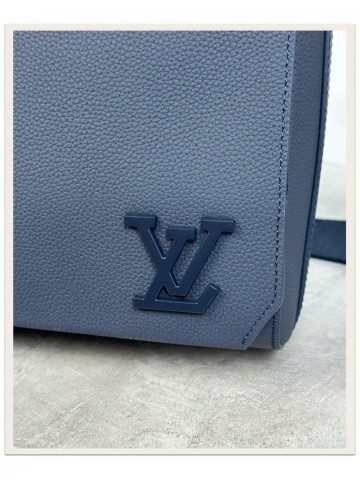 Сумка-мессенджер Louis Vuitton