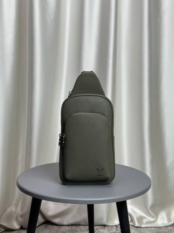 Сумка-слинг Louis Vuitton