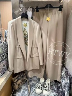 Костюм Dior
