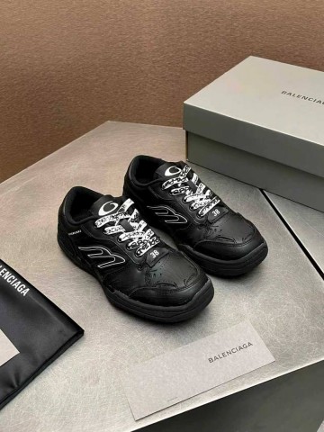 Balenciaga HAMPTONS WORN-OUT кроссовки #324053ZB
