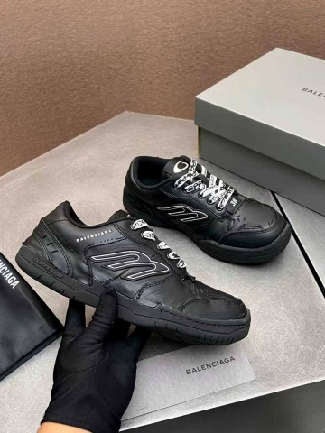 Balenciaga HAMPTONS WORN-OUT кроссовки #324053ZB
