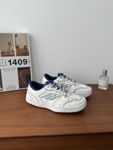 Balenciaga HAMPTONS WORN-OUT кроссовки #819355IT