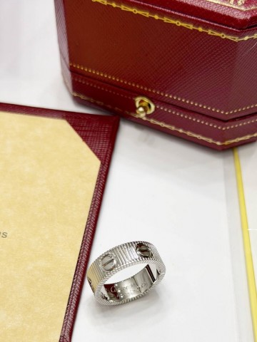 Cartier Love Unlimited кольцо