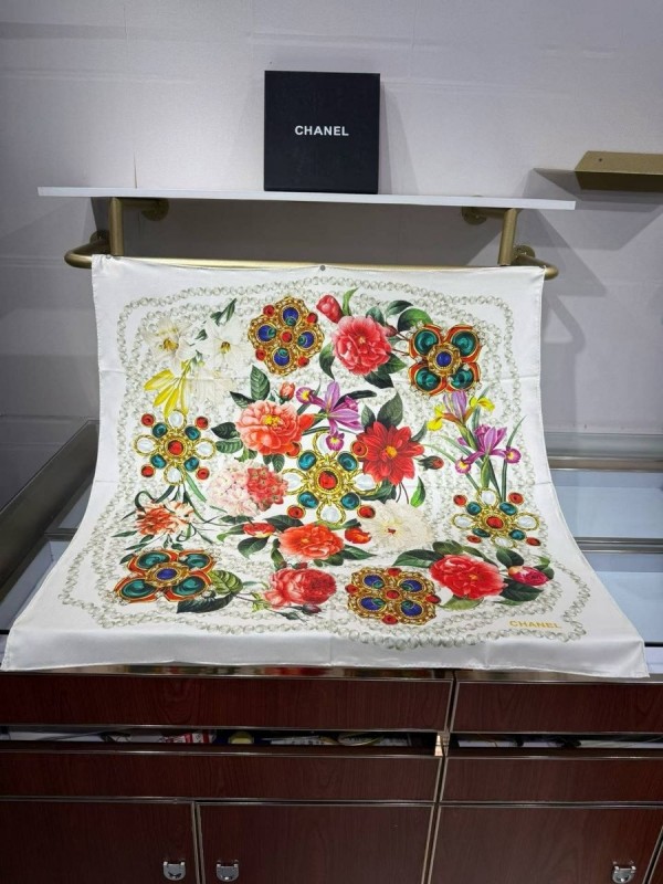 Chanel платок