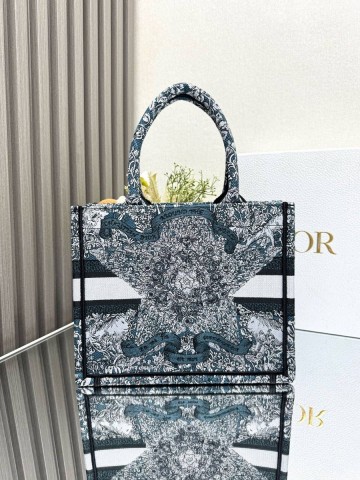 Dior Book Tote сумка
