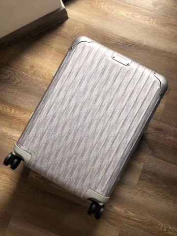 Dior х RIMOWA чемодан