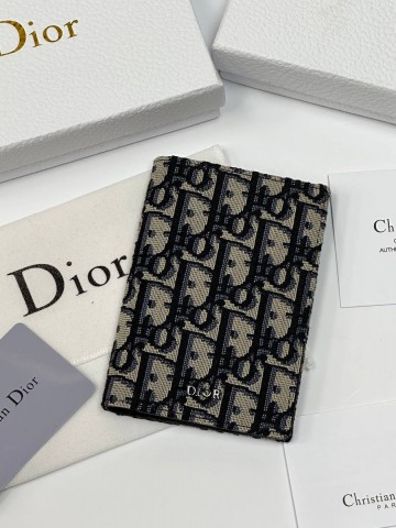 Dior обложка на паспорт