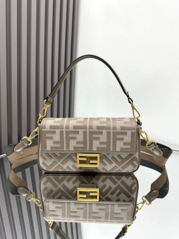 Fendi BAGUETTE сумка #540391FE