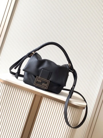 FENDI Mamma Baguette сумка #646489GE