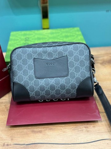 Gucci Small Emblem Crossbody клатч #160327JY