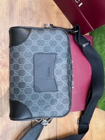 Gucci Small Emblem Crossbody клатч #160327JY