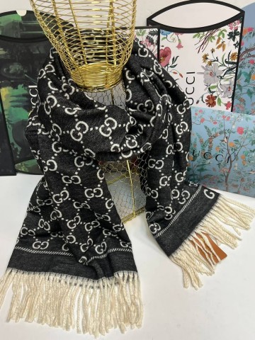 Gucci палантин #301312CP