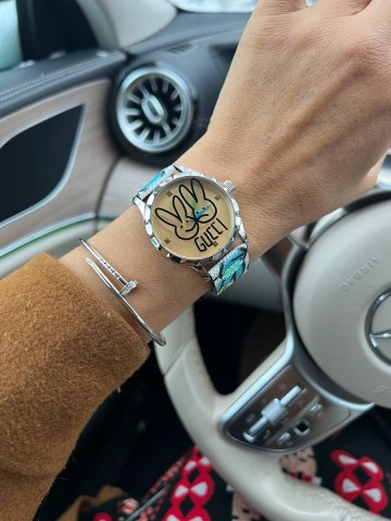 Gucci часы #440365VC
