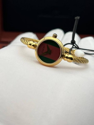 Gucci часы #589883JT