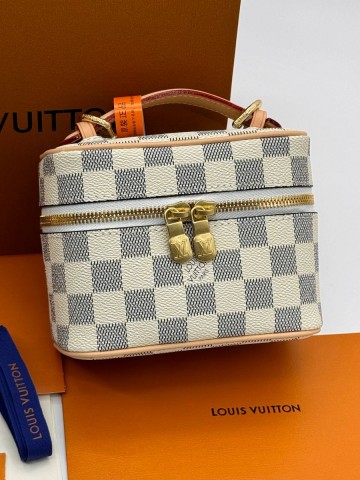 Louis Vuitton косметичка