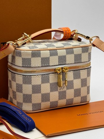 Louis Vuitton косметичка