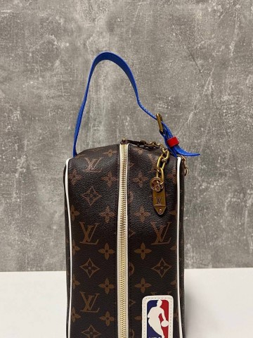 Louis Vuitton косметичка