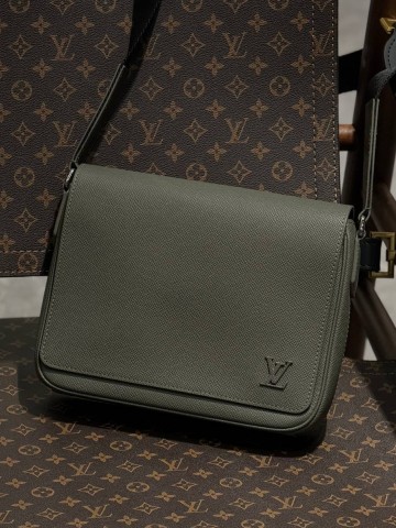 Louis Vuitton District PM сумка