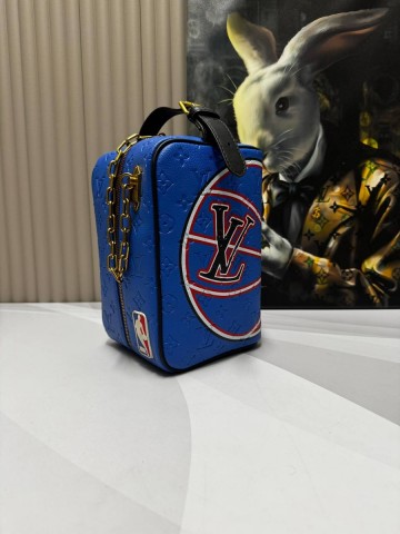 Louis Vuitton косметичка