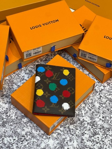 Louis Vuitton обложка на паспорт