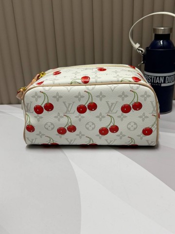 Louis Vuitton косметичка