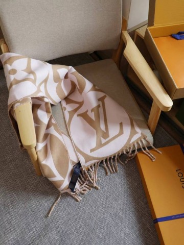 Louis Vuitton шарф