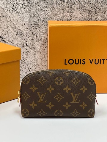 Louis Vuitton косметичка