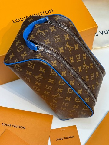 Louis Vuitton косметичка