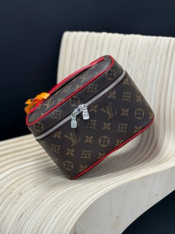 Louis Vuitton Nice Mini косметичка