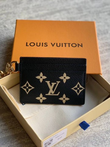 Louis Vuitton картхолдер