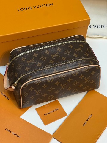 Louis Vuitton косметичка
