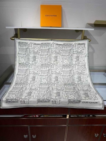 Louis Vuitton платок