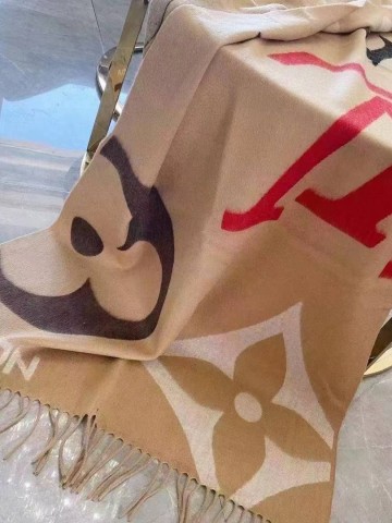 Louis Vuitton The Ultimate шарф