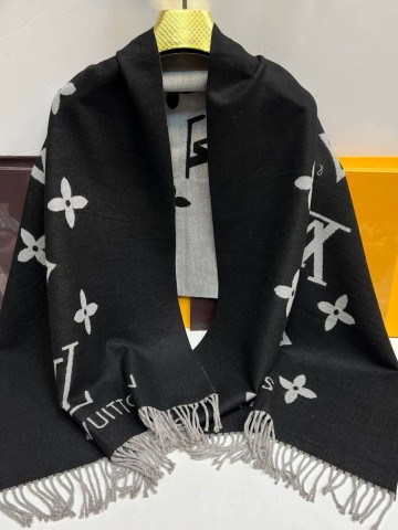 Louis Vuitton палантин