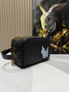 Louis Vuitton косметичка