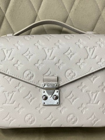 Louis Vuitton Pochette Metis сумка