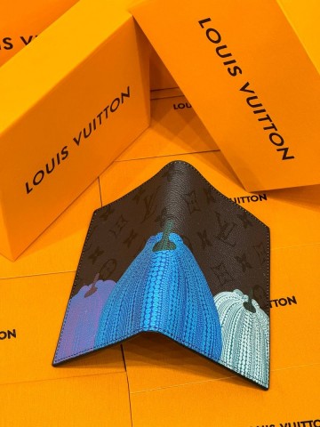 Louis Vuitton обложка на паспорт