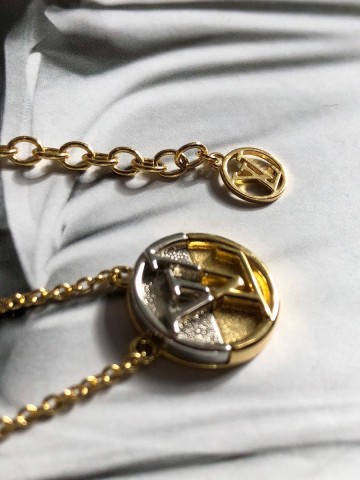 Louis Vuitton кулон